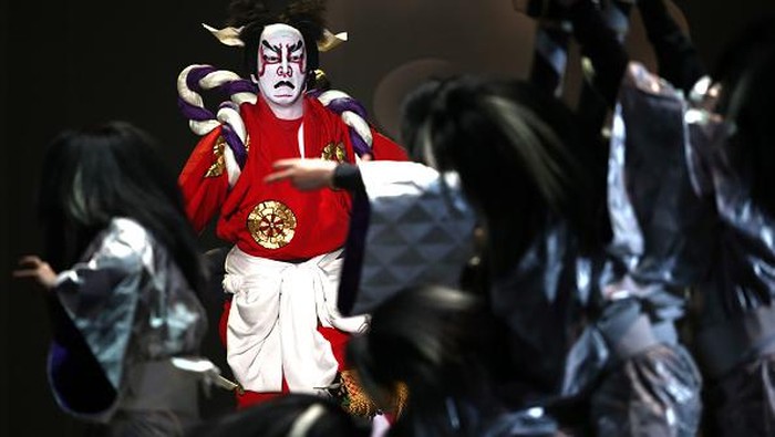 Kabuki merupakan seni teater tradisional kebanggaan Jepang. Memiliki sejarah yang panjang, teater kabuki pun masuk dalam daftar Warisan Budaya Takbenda UNESCO.