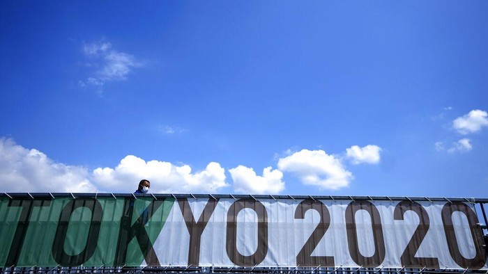 Gelaran Olimpiade Tokyo 2020 terus bergulir meski berada di tengah pandemi, penasaran dengan aturan pencegahan COVID yang dilakukan Jepang? Begini gambarannya.