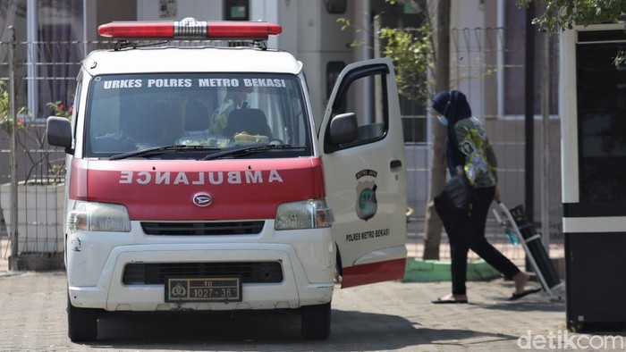 Potret Rumah Isolasi Terpusat yang Tampung Pasien COVID-19 di Bekasi Pemkab Bekasi sediakan lokasi isolasi untuk fasilitasi warga yang terpapar virus Corona. Rumah isolasi terpusat ini tampung 660 bed untuk pasien dan nakes.