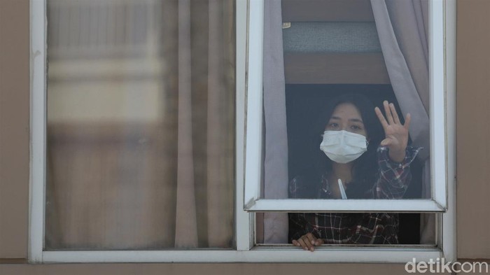 Potret Rumah Isolasi Terpusat yang Tampung Pasien COVID-19 di Bekasi Pemkab Bekasi sediakan lokasi isolasi untuk fasilitasi warga yang terpapar virus Corona. Rumah isolasi terpusat ini tampung 660 bed untuk pasien dan nakes.