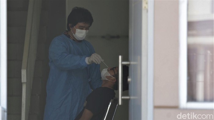 Potret Rumah Isolasi Terpusat yang Tampung Pasien COVID-19 di Bekasi Pemkab Bekasi sediakan lokasi isolasi untuk fasilitasi warga yang terpapar virus Corona. Rumah isolasi terpusat ini tampung 660 bed untuk pasien dan nakes.