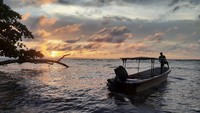 Pulau Kapotar tidak berpenghuni. Di pulau ini hanya ada beberapa pondok untuk istirahat. Penduduk tinggal di Pulau Mambor, yang terletak di sebelah selatan Pulau Kapotar. (Hari Suroto/Istimewa)