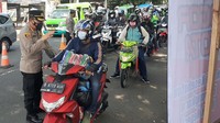 Sasaran vaksinasi adalah pengendara roda dua dan roda empat yang melintas di Depan Gedung DPRD kota Bogor Jalan Pemuda Kota Bogor.