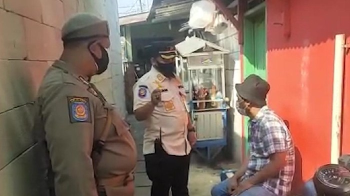 Satpol PP Jakbar Temukan Pedagang Bakso