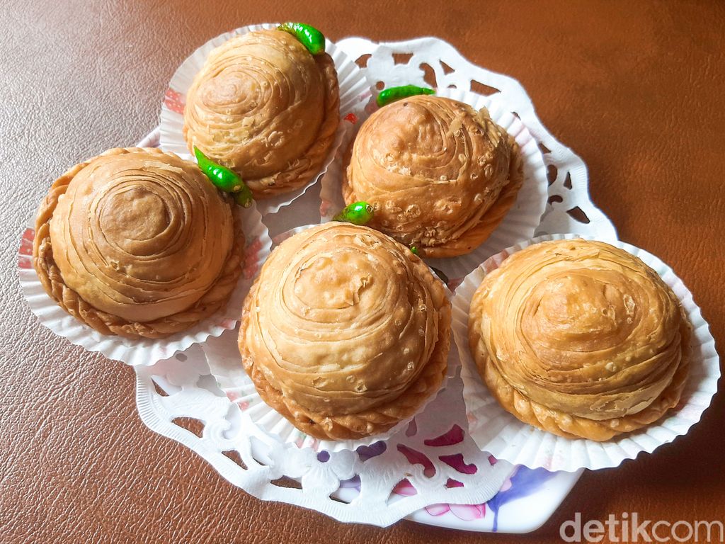 Spufo: Pastel Ufo yang Isiannya Padat dan Renyah Gurih