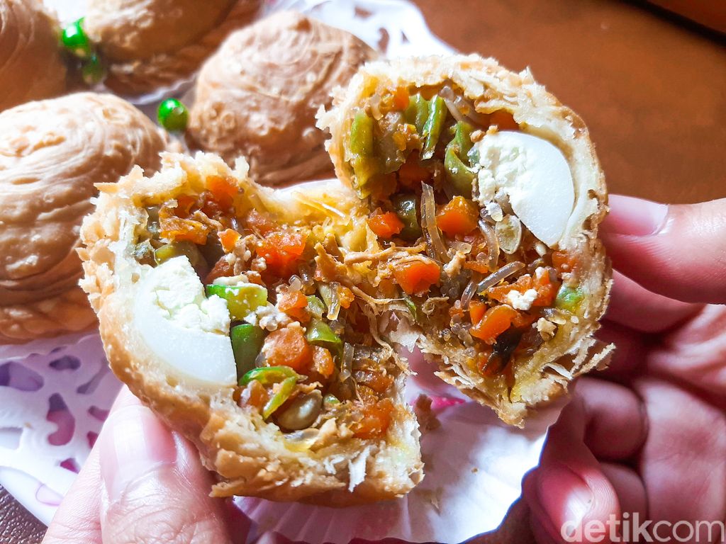 Spufo: Pastel Ufo yang Isiannya Padat dan Renyah Gurih