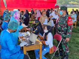 Warga Cilebut Bogor Antusias Ikut Vaksinasi COVID, Harap Stok Vaksin Ditambah