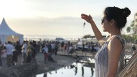Lulu Tobing ternyata punya tato di bagian dalam lengan kanannya. Foto: Instagram