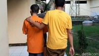 Saat menjalani pemeriksaan lebih lanjut di Mapolres Garut, FRP mengakui menjual dan mengedarkan sabu. Ia beralasan melakoni bisnis narkotik lantaran usahanya di bidang konfeksi sepi orderan. FRP dijerat Pasal 114 ayat 2 subsider Pasal 112 Ayat 2 UU RI Nomor 35 tahun 2009 tentang Narkotika. Kasat Narkoba Polres Garut AKP Maolana mengatakan FRP terancam hukuman di atas 5 tahun penjara.