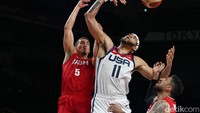 Dalam pertandingan yang berlangsung di Saitama Super Arena, Rabu (28/7) siang WIB, Damian Lillard tampil gemilang dengan mencetak 21 poin.  Tim bertabur bintang NBA itu menang mudah atas Iran dengan skor telak 120-66. Foto: AP/Eric Gay