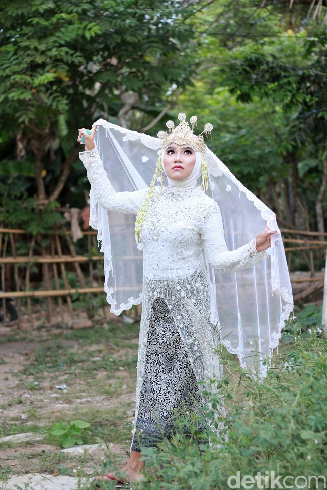 Korik lalu mengajak Nitanuri dan Khusnul menikah. Namun Korik tidak bilang kepada dua kekasihnya soal poligami. Nitanuri dan Khusnul bertemu untuk pertama kali saat akad nikah berlangsung. Dan menurut pengakuan sang mempelai pria, kedua wanita yang dinikahinya tu bersedia dipoligami. Saya tidak kasih tahu. Setelah di rumah, keduanya baru tahu mereka dimadu, ujar Korik. Kita sama-sama pernah menikah. Namun telah cerai, tambahnya.  Foto: Dok. Facebook Doyok Potret.