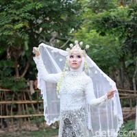 Korik lalu mengajak Nitanuri dan Khusnul menikah. Namun Korik tidak bilang kepada dua kekasihnya soal poligami. Nitanuri dan Khusnul bertemu untuk pertama kali saat akad nikah berlangsung. Dan menurut pengakuan sang mempelai pria, kedua wanita yang dinikahinya tu bersedia dipoligami. Saya tidak kasih tahu. Setelah di rumah, keduanya baru tahu mereka dimadu, ujar Korik. Kita sama-sama pernah menikah. Namun telah cerai, tambahnya.  Foto: Dok. Facebook Doyok Potret.