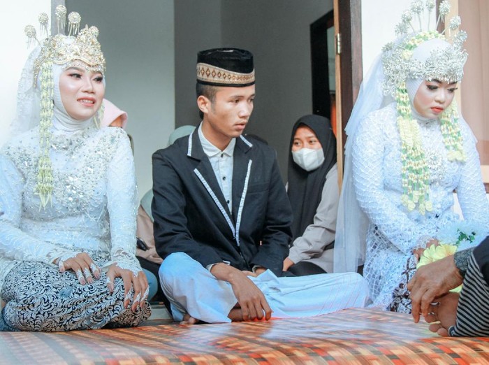 Viral pria yang menikahi dua wanita sekaligus di NTB. Viral pria yang menikahi dua wanita sekaligus di NTB.