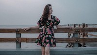 Kedekatan Voke Victoria dengan Kriss Hatta sudah tercium sejak 2018. Namun baru kini kembali santer terdengar. (Foto: dok. Instagram @vokevictoriaaa) 