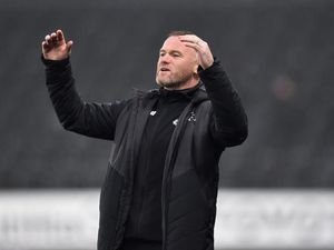 Duh, Mobil Wayne Rooney Digambar Alat Kelamin Pria