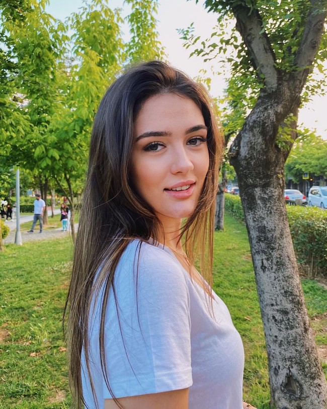 Zehra Gunes lahir di kota Kartal, Istanbul, dan saat ini tengah menjadi wakil dari Turki di ajang Olimpiade Tokyo 2020. Penampilan Zehra dalam ajang tersebutlah yang kemudian banyak menarik perhatian publik. Foto: Instagram/@zehragns18