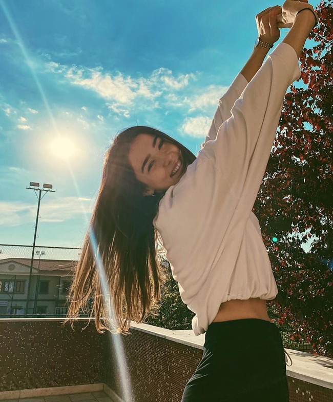 Di akun Instagramnya sendiri, Zehra sudah berhasil mengumpulkan sekitar lebih dari 443 ribu pengikut. Penggemarnya pun tidak hanya dari pecinta voli dan berasal dari berbagai negara. Foto: Instagram/@zehragns18