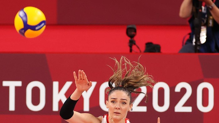 1330860504 TOKYO, JAPAN - JULY 27: Zehra Gunes #18 of Team Turkey serves against Team Italy during the Women's Preliminary - Pool B volleyball on day four of the Tokyo 2020 Olympic Games at Ariake Arena on July 27, 2021 in Tokyo, Japan. (Photo by Toru Hanai/Getty Images)