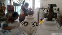 Selain penyedia oksigen gratis untuk warga yang membutuhkan, juga meminjamkan puluhan tabung oksigen lengkap beserta alat saturasi oksigen. Aksi sosial yang semula swadaya ini akhirnya memantik warga lainnya yang peduli untuk ikut berdonasi.