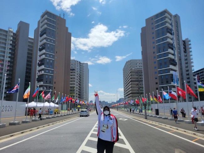 Aku kuliah sambil latihan, ketertarikan saya pada dunia angkat besi. Sementara kalau di Aceh anak perempuan itu kebanyakan di pesatren. Dan Nurul kepengen mencoba sesuatu yang berbeda, kata Nurul melalui pesan suara kepada Wolipop, Kamis (29/7/2021) di sela-sela persiapannya bertanding di Olimpiade Tokyo 2020. Foto: Dok. pribadi Nurul Akmal.