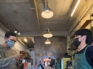 Barista Ini Bikin Parodi Kocak Tutorial Ngopi 20 Menit
