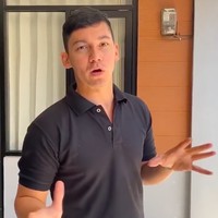 Sekitar tiga tahun lalu, Samuel Zylgwyn mencoba peruntungannya di bisnis kosan. Daerah dekat Universitas Telkom di Bandung menjadi lokasi pilihannya. (Foto: YouTube/Samuel Franda VLOG)