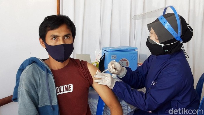 Sebanyak 4.100 pedagang pasar tradisional di Boyolali menjadi sasaran vaksinasi Corona atau COVID-19, secara serentak hari ini.