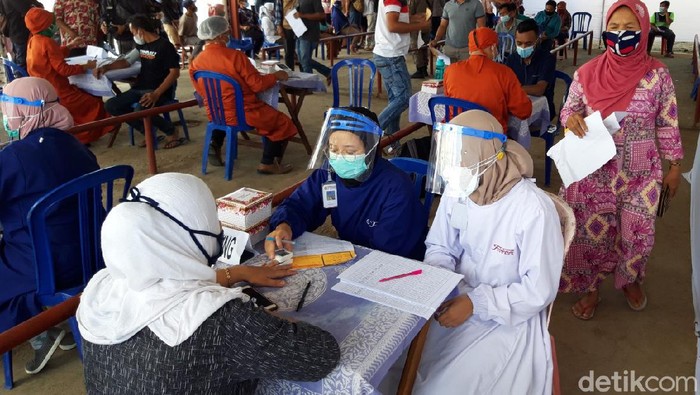 Sebanyak 4.100 pedagang pasar tradisional di Boyolali menjadi sasaran vaksinasi Corona atau COVID-19, secara serentak hari ini.