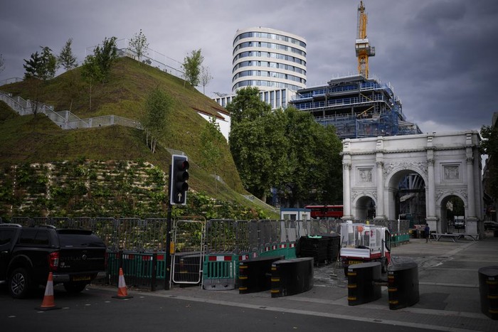 Bukit Buatan Setinggi 25 Meter Jadi Destinasi Baru di London, tapi Kena Hujat Pengunjung