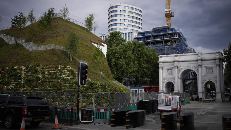 Bukit Buatan Setinggi 25 Meter Jadi Destinasi Baru di London Bukit Buatan Setinggi 25 Meter Jadi Destinasi Baru di London, tapi Kena Hujat Pengunjung