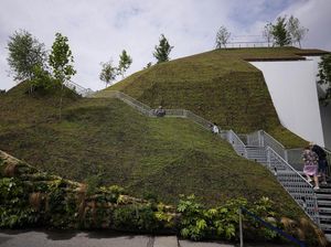 Foto Bukit Hijau di London yang Kena Hujat Pengunjung
