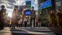 Selain itu sepinya Olimpiade Tokyo dari turis mancanegara membuat  seorang pemilik apartemen di Tokyo bernama Yume Shimazaki yang ingin menyewakan apartemen untuk penonton Olimpiade Tokyo 2020. Akan tetapi dengan kondisi sekarang ini, ia mulai menyewakan apartemennya untuk orang yang membutuhkan isolasi mandiri. Yuichi Yamazaki/Getty Images.