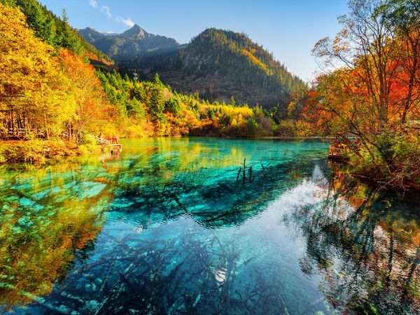 Memukau... Penampakan Danau Berair Jernih tapi Dilarang Disentuh di China