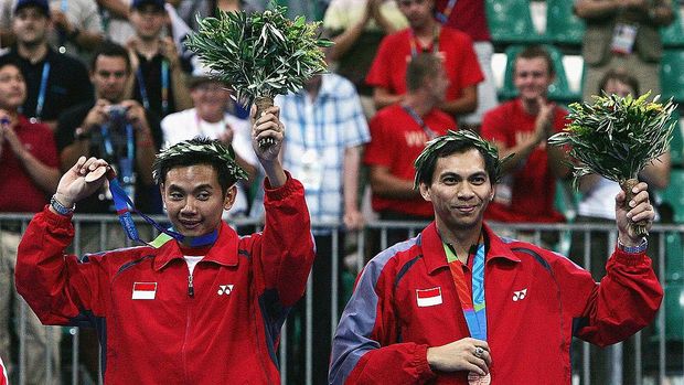 ATHENS - AUGUST 20:  Eng Hian and Flandy Limpele of Indonesia Bronze medal winners stand on the podium after the men's doubles badminton medal ceremony on August 20, 2004 during the Athens 2004 Summer Olympic Games at Olympic Hall in the Goudi Olympic Complex in Athens, Greece. (Photo by Ben Radford/Getty Images)