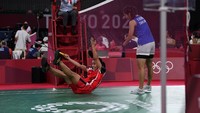 Gregoria sempat bangkit dan mengejar menjadi 15-18. Namun, kekalahan tak terhindarkan dengan skor akhir 19-21. Gregoria kalah straight game dari Intanon.