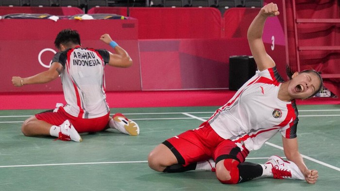 Greysia Polii/Apriyani Rahayu Greysia Polii/Apriyani Rahayu melaju ke semifinal Olimpiade Tokyo 2020 bulutangkis ganda putri. Mereka menang atas Du Yue/Li Yinhui 21-15, 20-22, dan 21-17.Rahayu melaju ke semifinal Olimpiade Tokyo 2020 bulutangkis ganda putri. Mereka menang atas Du Yue/Li Yinhui 21-15, 20-22, dan 21-17.
