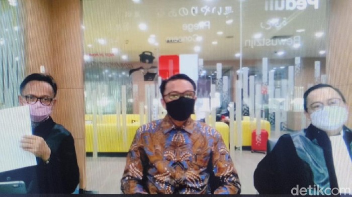 Gubernur Sulsel nonaktif Nurdin Abdullah saat menghadiri sidang secara virtual. (Hermawan/detikcom)