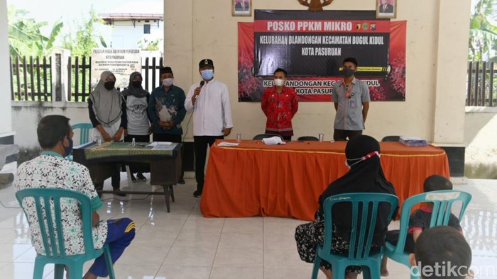 Sebanyak 29 ribu kepala keluarga (KK) di Kota Pasuruan menerima bantuan sosial tunai (BST) dari Kemensos. Pemkot menyalurkan bantuan di masing-masing kelurahan menghindari kerumunan.