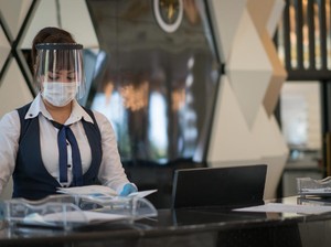 Ternyata Pegawai Hotel Perempuan Haram Mengecat Rambut