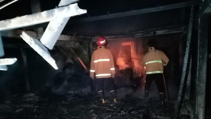 Kandang kerbau di Jepara terbakar