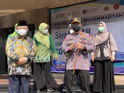 Kapolri Jenderal Listyo Sigit Prabowo cek vaksinasi di Gedung PP Muhamamdiyah