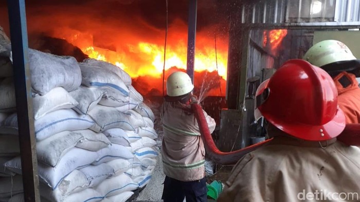 Kebakaran gudang beras di Sragen