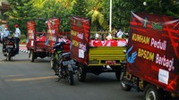 Badan Pengembangan Sumber Daya Manusia Hukum dan HAM (BPSDM Hukum dan HAM), ikut berpartisipasi dengan mendistribusikan bantuan sosial sebanyak 500 paket sembako kepada warga terdampak Covid-19, yang terbagi ke dalam 5 (lima) wilayah yaitu : 1. Wilayah Pintu Air, 2. Wilayah Puring, 3. Wilayah Jl. Yayasan, 4. Wilayah Jl. Usman, dan 5. Wilayah Gandul.