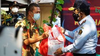 Pemberian bantuan di masing-masing wilayah Depok tersebut dipimpin langsung oleh Kepala BPSDM Hukum dan HAM, Asep Kurnia, juga Pimpinan Tinggi Pratama di lingkungan BPSDM Hukum dan HAM, serta Direktur Politeknik di setiap wilayahnya.  