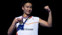 Di tahun 2016 ini karir Kento Momota hampir saja hancur karena dia ketahuan bermain judi di salah satu kasino bersama rekannya sehingga saat itu dia diskors oleh timnas Jepang dan BWF untuk tidak mengikuti pertandingan super series.Gonzalo Arroyo Moreno/Getty Images for Falcon