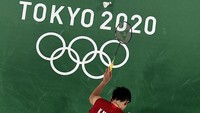 Pascatahun tersebut Momota kembali bangkit dan selalu menang di tiap kejuaraan dan menjadi pebulutangkis nomor satu dunia saat ini  bahkan pada tahun 2018, Kento Momota menjadi pemain tunggal putra Jepang pertama yang menduduki peringkat 1 di peringkat dunia Badminton World Federation (BWF). Pada tahun tersebut, Kento Momota juga menyandang gelar juara pada Kejuaran Dunia bulu tangkis 2018. Gonzalo Arroyo Moreno/Getty Images for Falcon