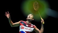 Gelar juaranya pun terus berlanjut hingga turnamen kelas dunia. Pada 2016, Kento Momota memenangkan dua medali yakni medali silver di Badminton Asia Team Championship di Hyderabad dan meraih gelar juara di India Open di New Delhi. Matt Roberts/Getty Images