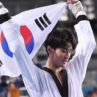 Lee Dae Hoon kembali menjadi perbincangan hangat di forum komunitas Korea. Ayah satu anak ini memikat hati para wanita dengan pesonanya di Olimpiade Tokyo 2020. Foto: dok the qoo