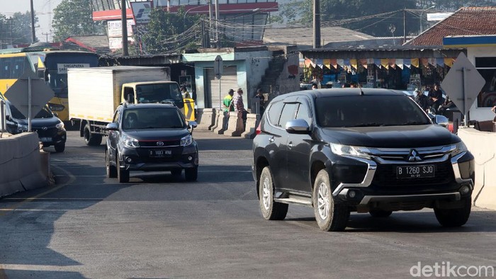 Masuk GT Cileunyi Bisa Lintasi Simpang Susun Setelah kendaraan dari Exit Tol Cileunyi arah Cibiru dan Garut bisa melintasi Simpang Susun Cileunyi. Kini, kendaraan dari arah Garut menuju Gerbang Tol (GT) Cileunyi bisa langsung naik ke Simpang Susun Cileunyi.