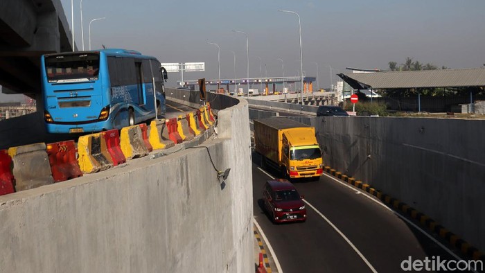 Setelah kendaraan dari Exit Tol Cileunyi arah Cibiru dan Garut bisa melintasi Simpang Susun Cileunyi. Kini, kendaraan dari arah Garut menuju Gerbang Tol (GT) Cileunyi bisa langsung naik ke Simpang Susun Cileunyi.